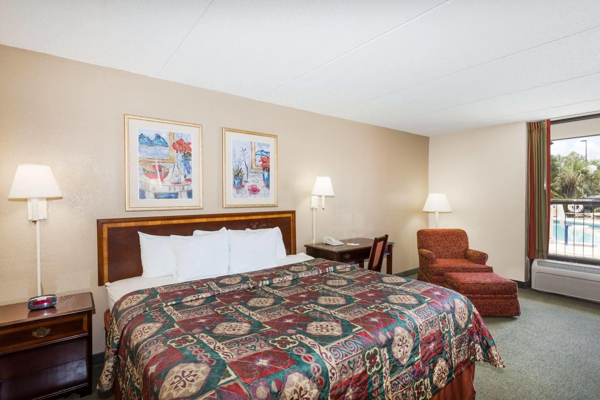 Days Inn By Wyndham Statesboro Zewnętrze zdjęcie